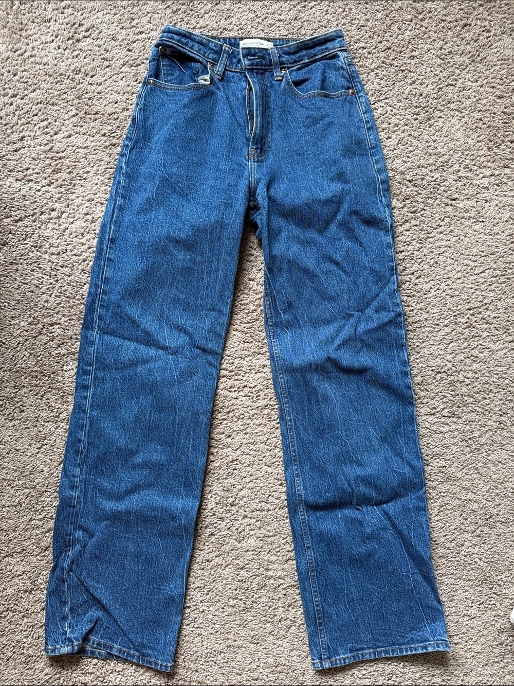 Abercrombie & Fitch Women’s 90’s Relaxed Jean High Rise